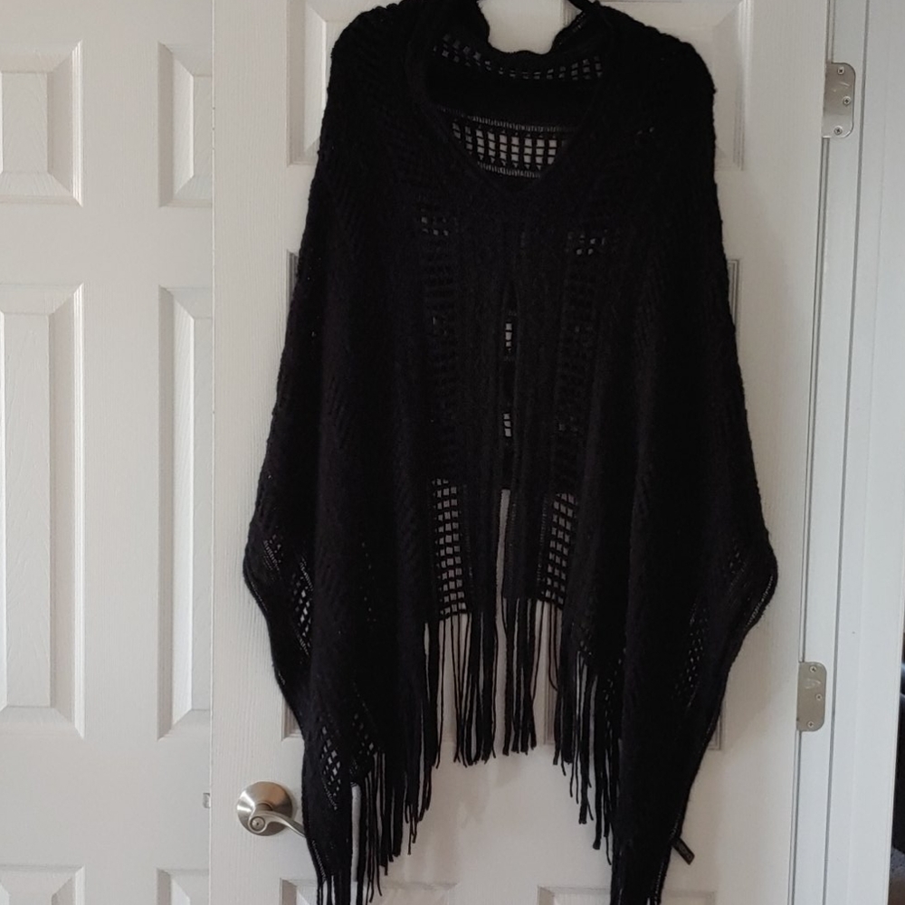 Never worn! Veond poncho
